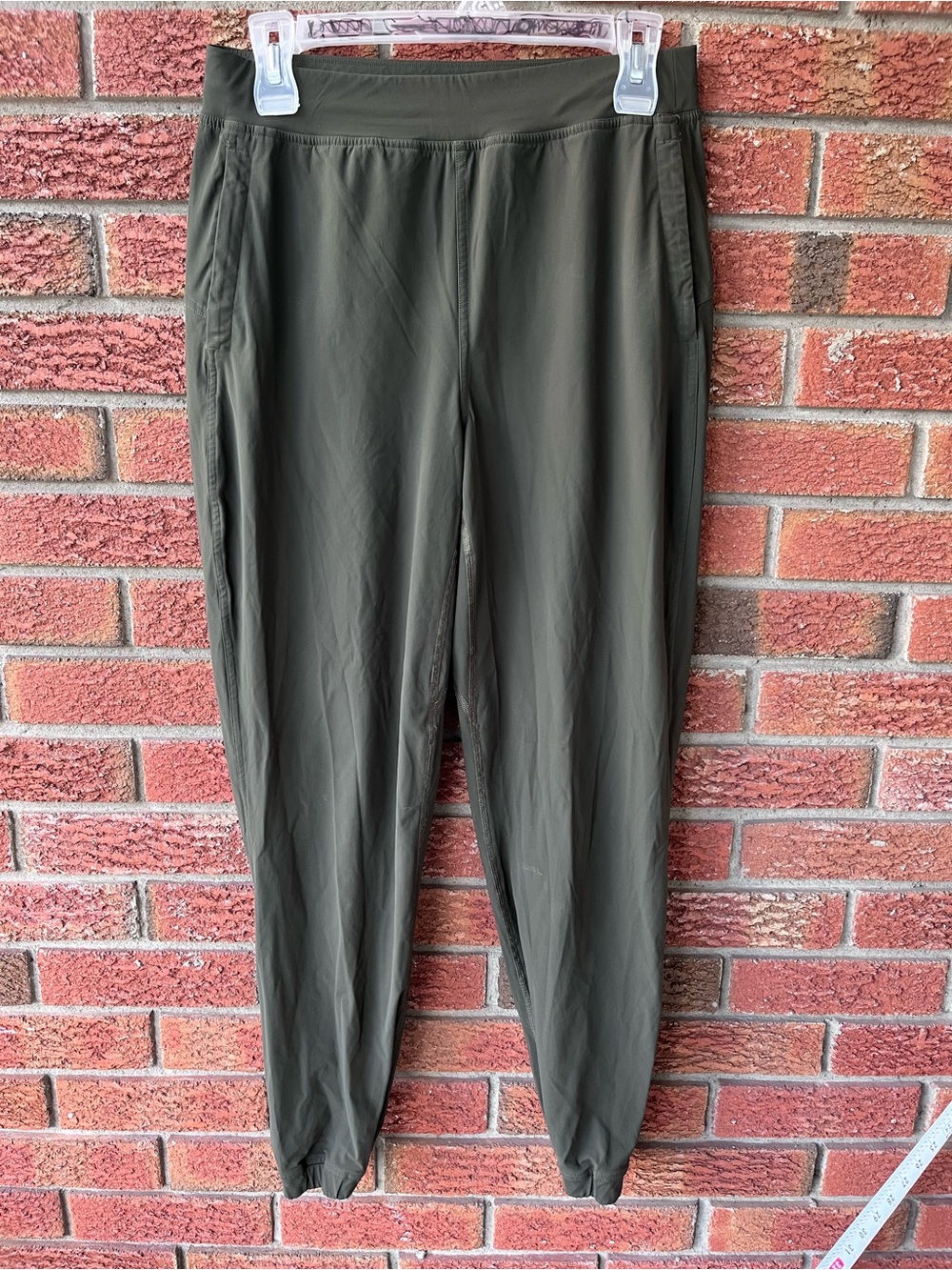 Lululemon women’s lightweight Joggers green Sz 6